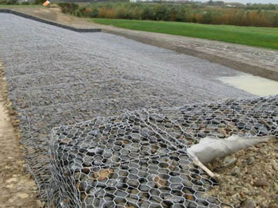 There are many gabion mattresses link together to form hard slope.