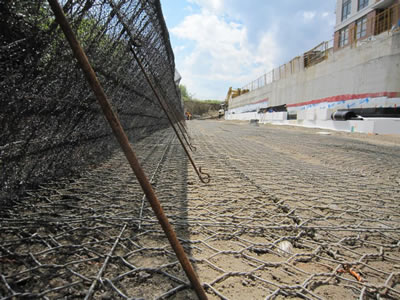 Behind the green terramesh, we see the strut used for supporting, hexagonal wire mesh used as soil reinforcement, three dimentional wire mesh as interlaying material.